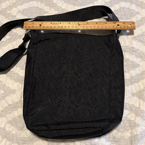Black Baggallini cross body. - Picture 3 of 6